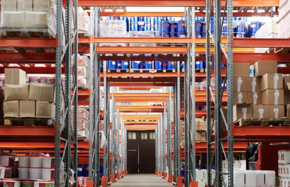 驶入式货架与贯通式货架有什么区别？