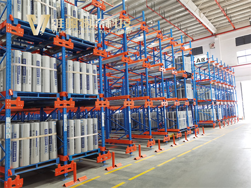 仓储升级：为什么越来越多企业选择穿梭货架？